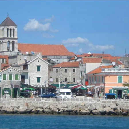 A1 - Location In The Very Center Of דירה *